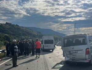 Ladik’te tarım işçisi minibüsü ile panelvan çarpıştı: 5 yaralı