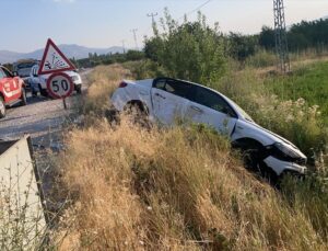 Malatya’da otomobil ile kamyonet çarpıştı, 3 kişi yaralandı