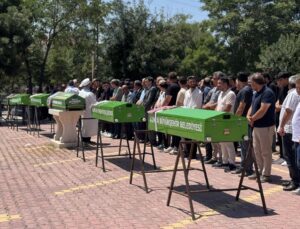 Manavgat’taki feci kazada ölen 5 kişi Konya’da son yolculuğuna uğurlandı