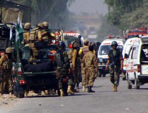 Pakistan’da polis kontrol noktasına saldırı: 9 polis öldü, 28 polis yaralandı