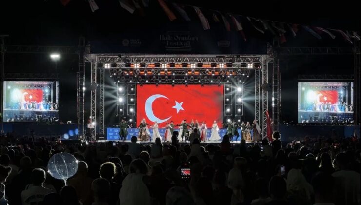 Samsun’da 36. Uluslararası Halk Oyunları Festivali devam ediyor