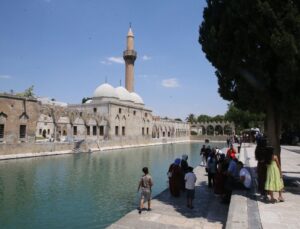 Şanlıurfa’da sıcak hava hayatı olumsuz etkiliyor