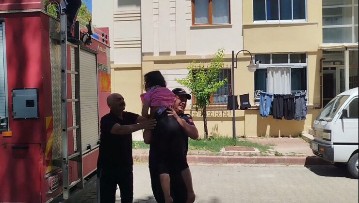 Şarkışla’da Ağaçta Mahsur Kalan Otizmli Çocuk İtfaiye Tarafından Kurtarıldı