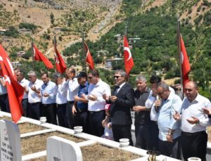 Sason’da 15 Temmuz’da şehit kabirleri ziyaret edildi