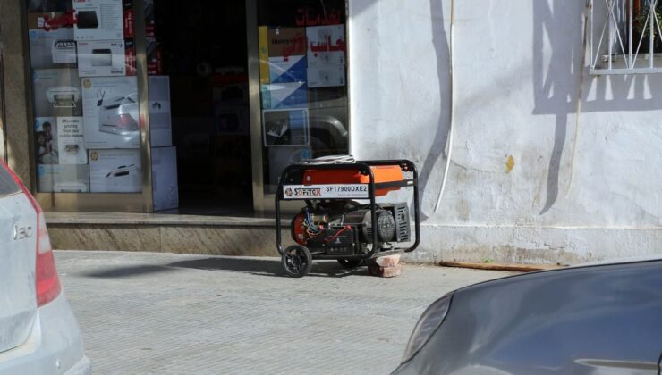 Sıcaklıkların 50 dereceye ulaştığı Libya’da uzun süreli elektrik kesintileri protestolara neden oldu