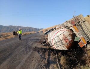 Şırnak’ta devrilen tankerin sürücüsü yaralandı