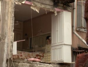 Şişli’de binanın duvarı çöktü; mahalleli deprem oldu zannetti