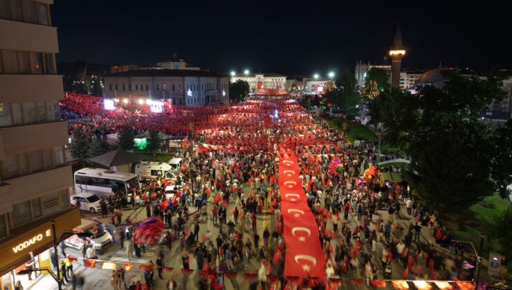 Sivas’ta ’15 Temmuz’ yürüyüşü