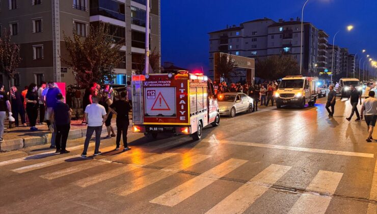 Uşak’ta yayalara çarpıp site bahçesine devrilen sürücü tutuklandı