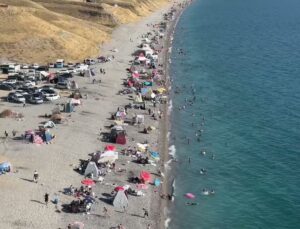 Van’da Sıcak Havalar Sahillere Akın Ettirdi