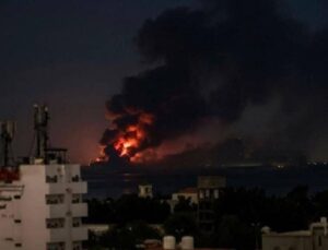 Yemen’in Hudeyde kentinde şiddetli patlamalar meydana geldi