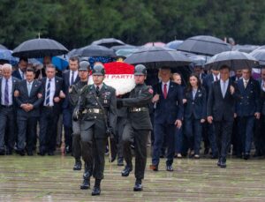 Yeni Parti Genel Başkanı Özel başkanlığındaki heyet, Anıtkabir’i ziyaret etti