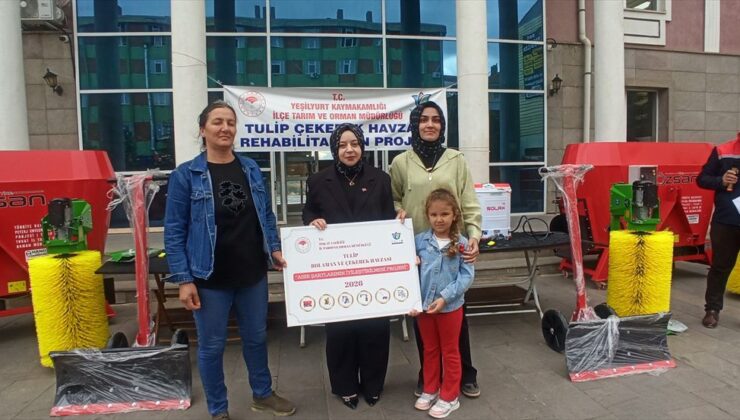Yeşilyurt’ta çiftçilere ahır ekipmanı dağıtıldı