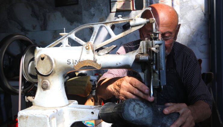 82 Yaşındaki Usta, 70 Yıldır Ayakkabı Tamirciliğinde