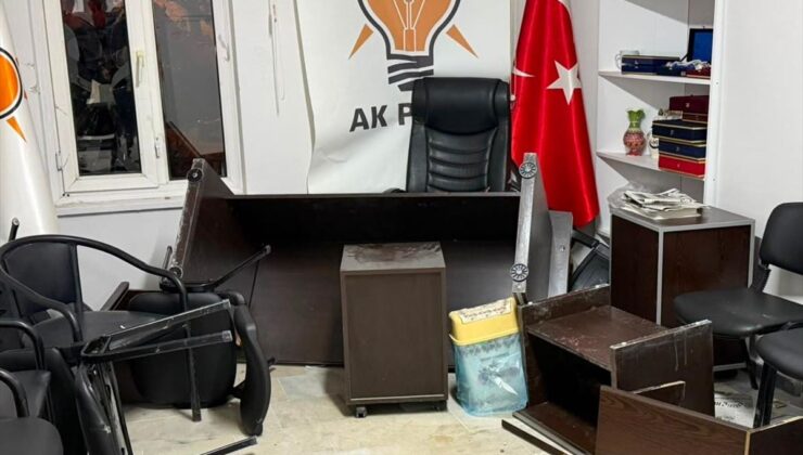 AK Parti Emet İlçe Başkanlığı’na Gece Saldırısı
