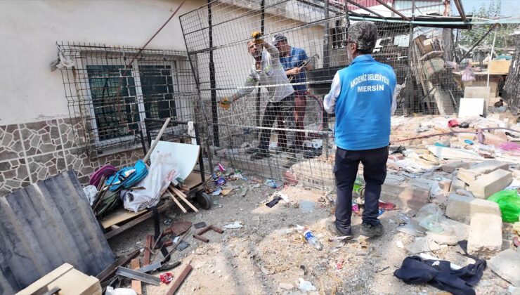 Akdeniz ilçesinde yeşil alanı işgal eden demir korkuluklar söküldü