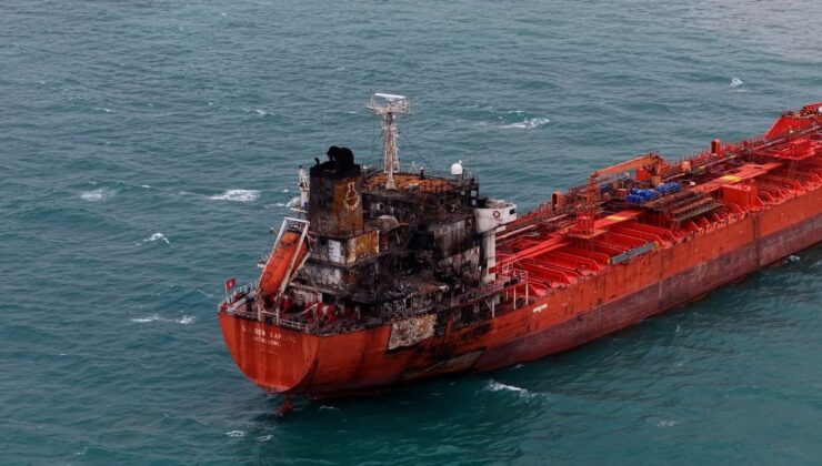 Alaçam’da karaya oturan tanker römorkörle kaldırılacak