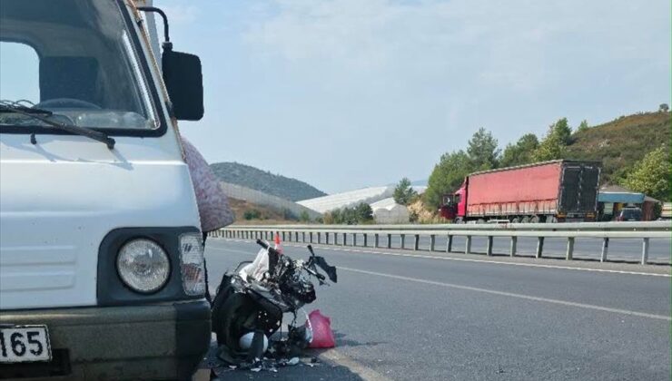 Alanya’da Motosiklet Kamyonete Çarptı: 1 Yaralı
