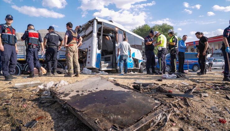 Ankara’da feci kaza: 2 ölü, 25 yaralı