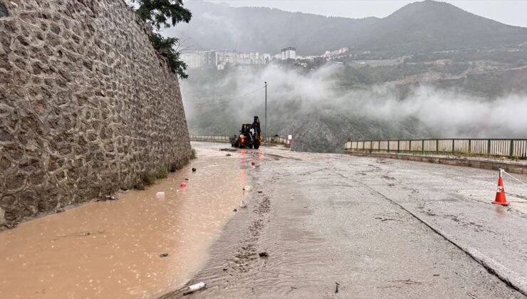 Artvin’de Sağanak Hayatı Felç Etti