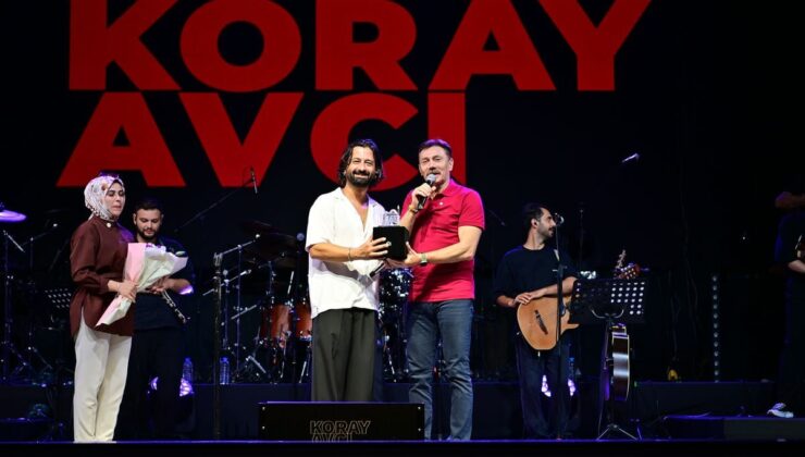 Bahçelievler Yaz Festivali’nde Koray Avcı sahne aldı