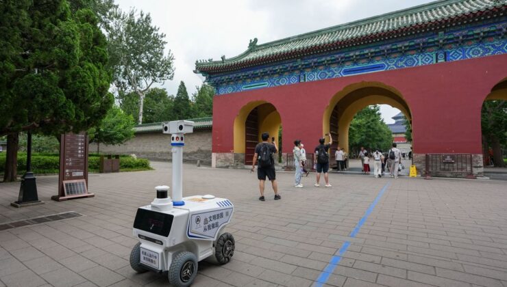 Beijing’deki Parklarda Robotlar Göreve Başladı