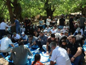 Bingöl’de 300 Yıllık Ömer Dede Geleneği: Kuraklık ve Çekirge İstilasına Karşı Gelenek Sürüyor