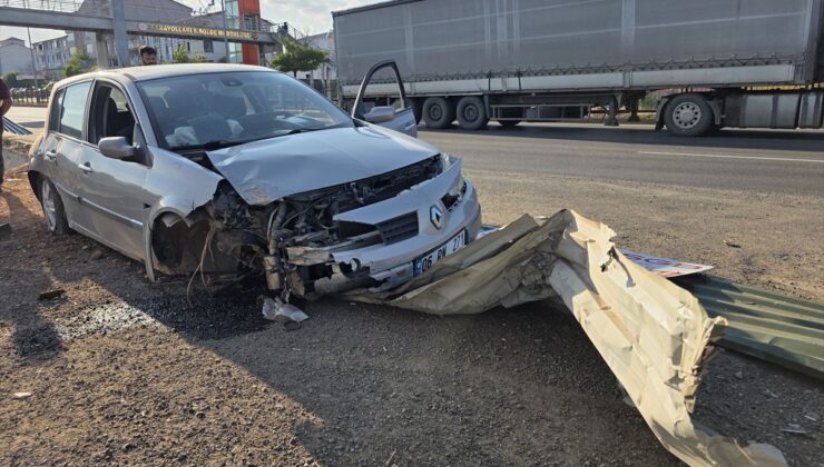 Bingöl’de İki Otomobil Çarpıştı: 3 Yaralı