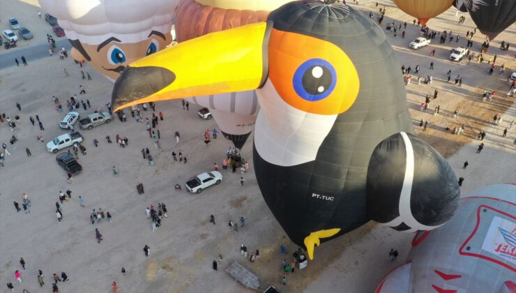 Brezilyalı balon pilotu, peribacalarındaki festival için her yıl binlerce kilometre katediyor
