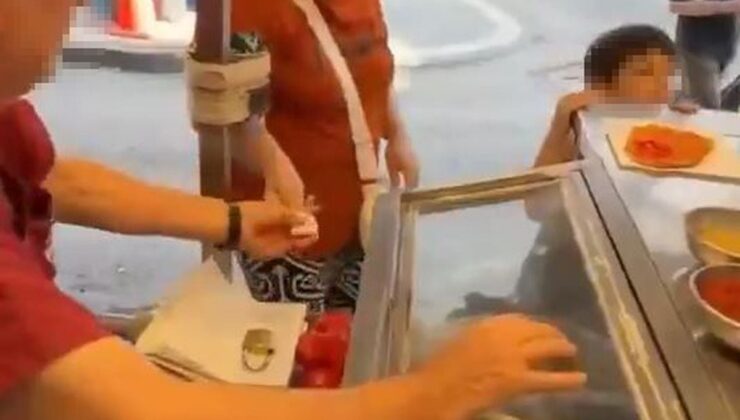 Çocuğu için lahmacun almak isteyen kadına ‘5’ten az satmam’ diyen seyyar satıcının tezgahı kaldırıldı