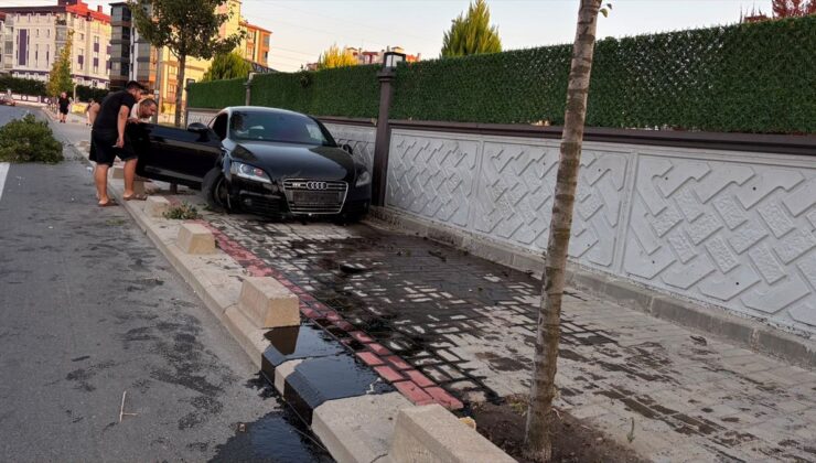 Çorlu’da Kontrolden Çıkan Otomobil Duvara Çarptı: 1 Hafif Yaralı