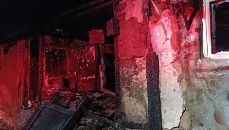 Çorum’da çıkan yangında 2 ev kullanılamaz hale geldi