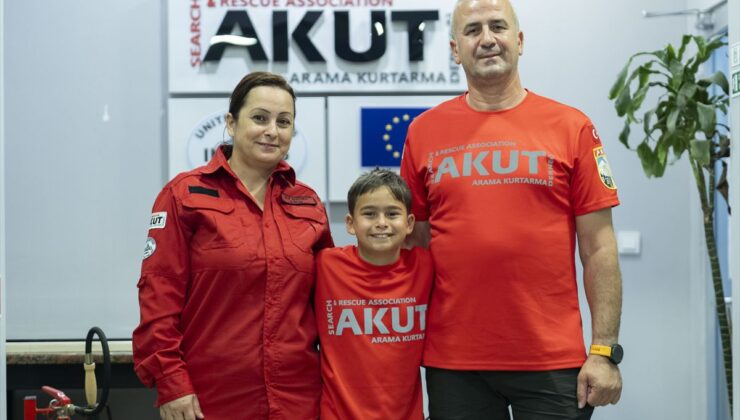 Depremzede Çift AKUT’ta Umut Oldu