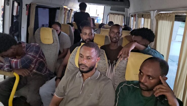 Edirne’de Minibüste 19 Kaçak Göçmen Yakalandı