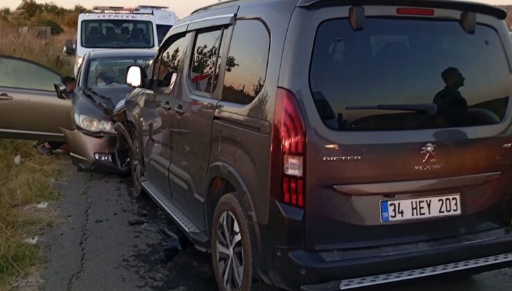 Edirne’de otomobil ile hafif ticari araç kafa kafaya çarpıştı: 2 yaralı