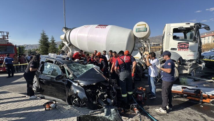 Erzincan’da Feci Kaza: 2’si Ağır 3 Yaralı