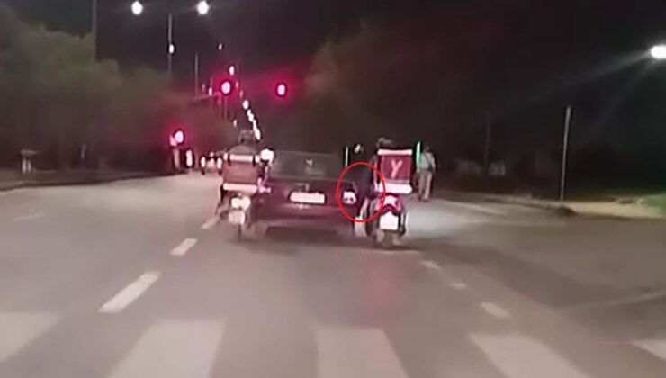 Erzurum’da Kuryelerden Yürek Isıtan Yardım: Yakıtı Biten Otomobili Ayaklarıyla İttiler