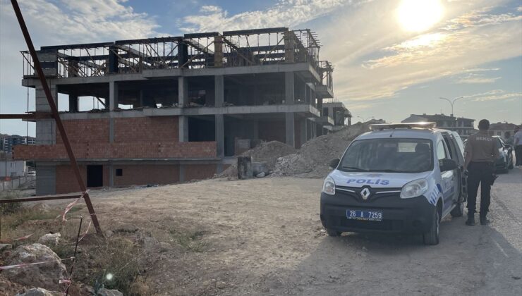 Eskişehir’de inşaattan düşen işçi öldü
