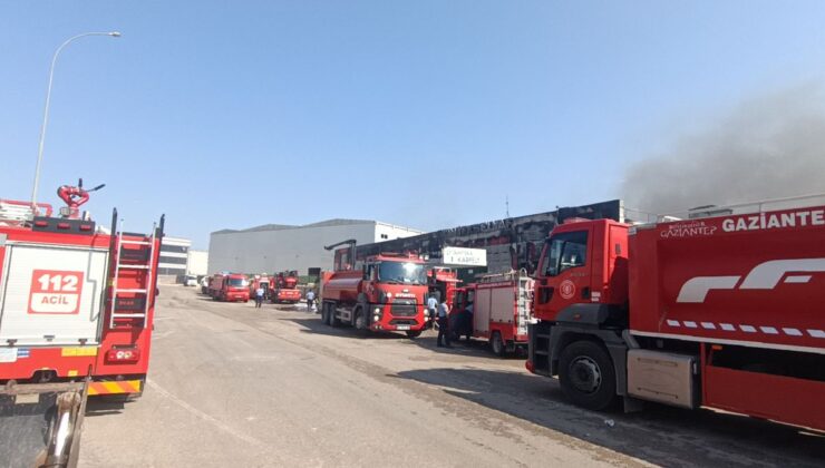 Gaziantep’te Elyaf Fabrikasında Yangın: 2 İşçi Dumandan Etkilendi