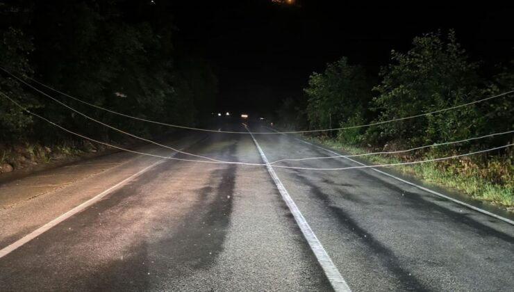 Giresun’da sağanak yolu kapattı
