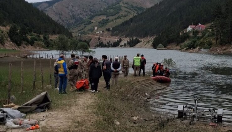 Gümüşhane’de baraj göletine devrilen pikabın sürücüsü öldü