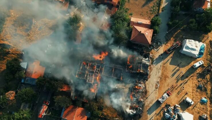 Ilgaz’da yangın: 2 ev, 2 ahır ve 1 samanlık küle döndü