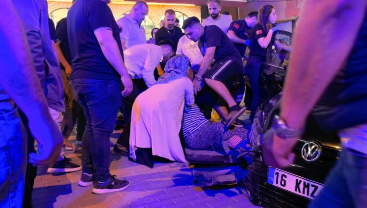 İnegöl’de Kontrolden Çıkan Otomobil Park Halindeki Araçlara Çarptı: Sürücü Yaralı, Annesi Baygınlık Geçirdi