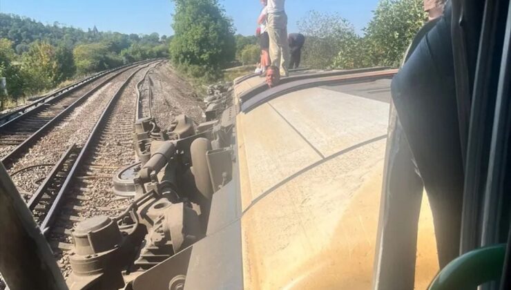 İngiltere’de Tren Raydan Çıktı: 11 Yaralı