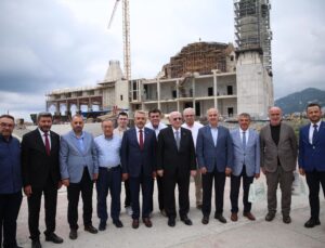 İsmail Kahraman, Recep Tayyip Erdoğan Camisi’nde İncelemelerde Bulundu