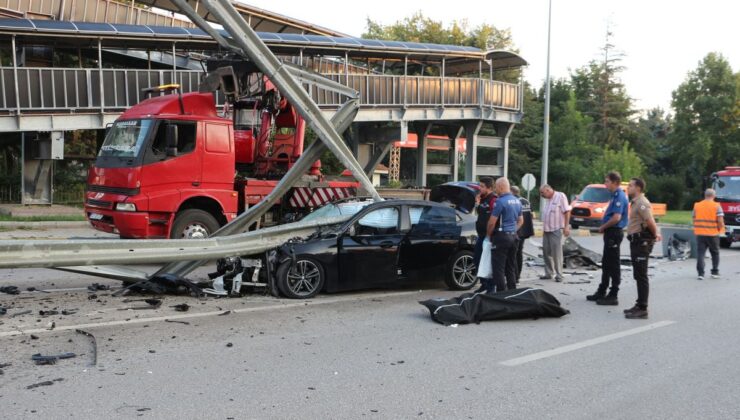 Isparta’da Feci Kaza: Otomobil İkiye Bölündü, Sürücü Hayatını Kaybetti