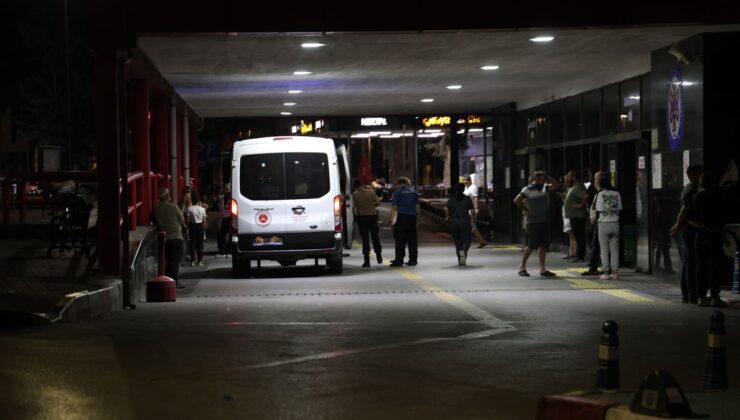 İzmir’de motosiklet bariyerlere çarptı: 1 ölü, 1 ağır yaralı