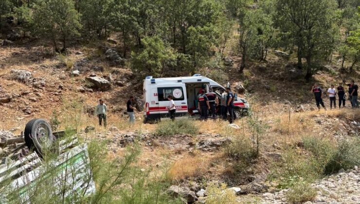 Kahta’da Kamyonet Kazası: Şehit Babası Hayatını Kaybetti