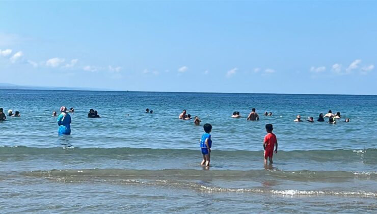 Kandıra’da Deniz Yasağı Kalktı, Plajlar Doldu
