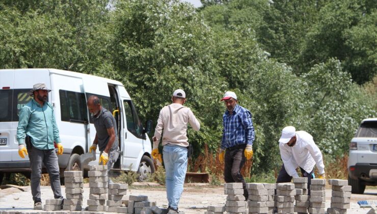 Karlıova’da Kilitli Parke Taşı Çalışmaları Başladı